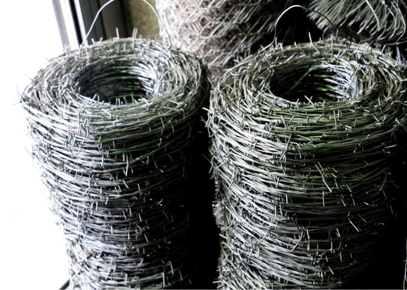 استاندارد واقعی سیم خاردار گالوانیزه گرم چیست؟ چگونه کالای بی‌کیفیت را تشخیص دهیم؟