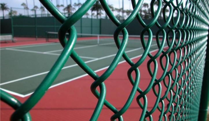 فنس PVC روکشدار در مناطق مرطوب: چرا عمرش ۳ برابر فنس معمولی است؟ فنس PVC روکشدار در مناطق مرطوب: چرا عمرش ۳ برابر فنس معمولی است؟