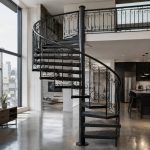 گریتینگ فولادی در راه‌پله‌های مدرن تجاری و فضای داخلی (سبک Loft): ترکیب سبک‌وزنی، عبور نور و استحکام