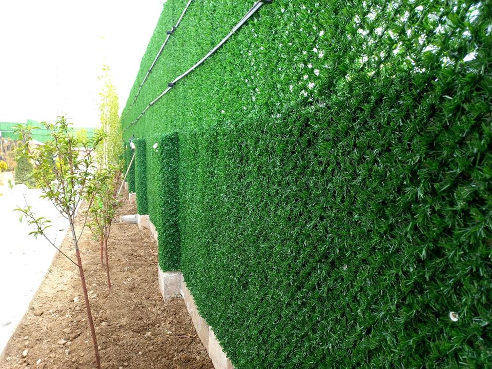 فنس چمنی برای حصارکشی گلخانههای تجاری بزرگ: چرا نورگیری و امنیت را همزمان فراهم میکند؟ فنس چمنی برای حصارکشی گلخانههای تجاری بزرگ: چرا نورگیری و امنیت را همزمان فراهم میکند؟